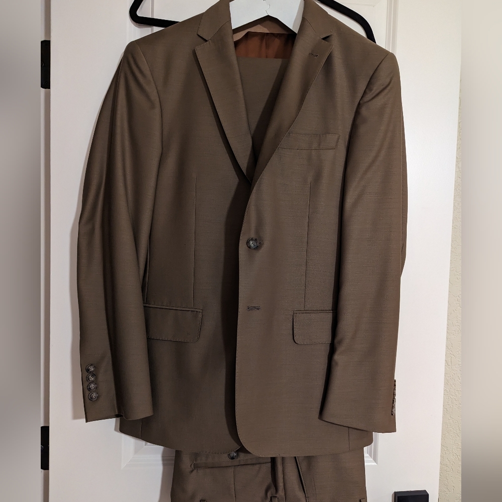 Jos A. Bank - 38 / 32 Tan Suit Set - Worn Once